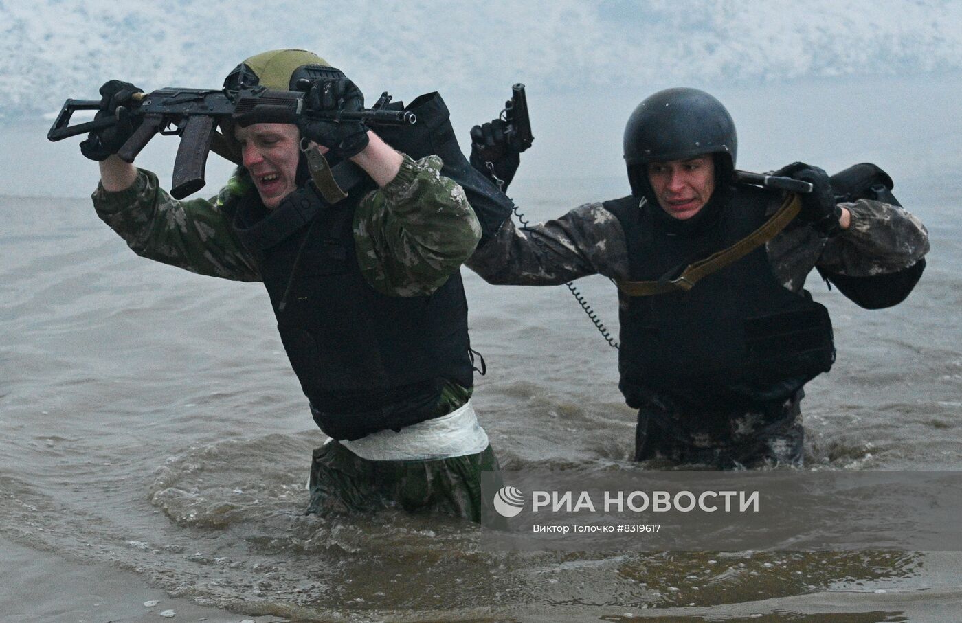 Сотрудники минского ОМОН сдали экзамен на право ношения черного берета