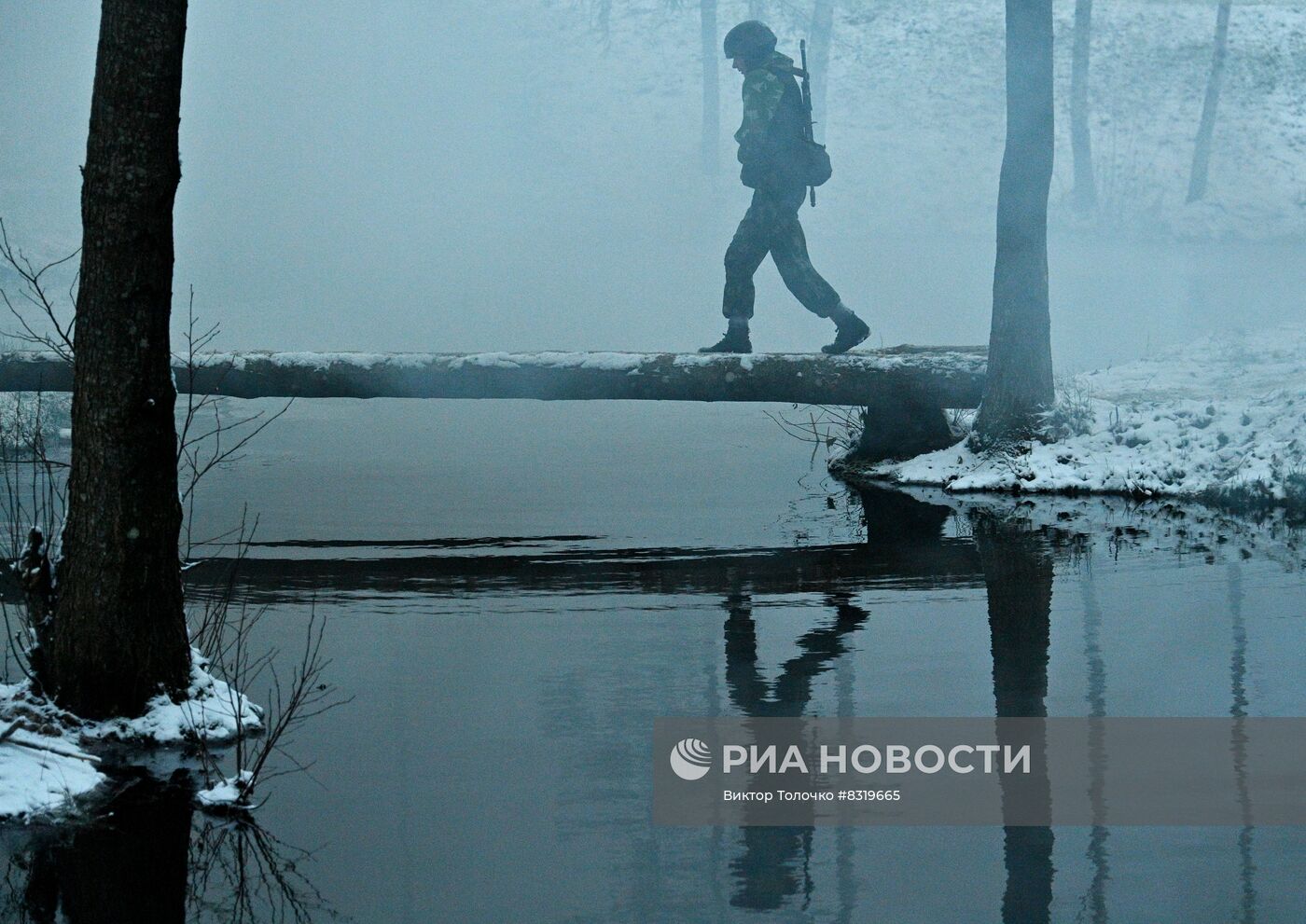 Сотрудники минского ОМОН сдали экзамен на право ношения черного берета