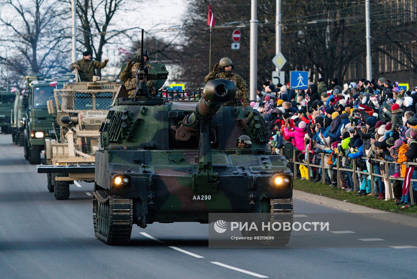 Военный парад в честь Дня независимости Латвии