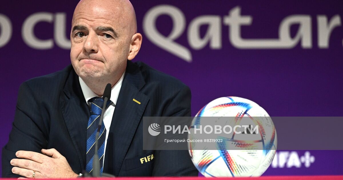 Джанни Инфантино выступает на пресс-конференции