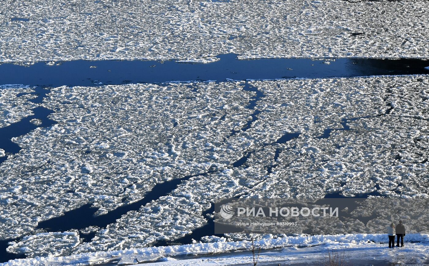 Ледоход на реке Мана в Красноярском крае