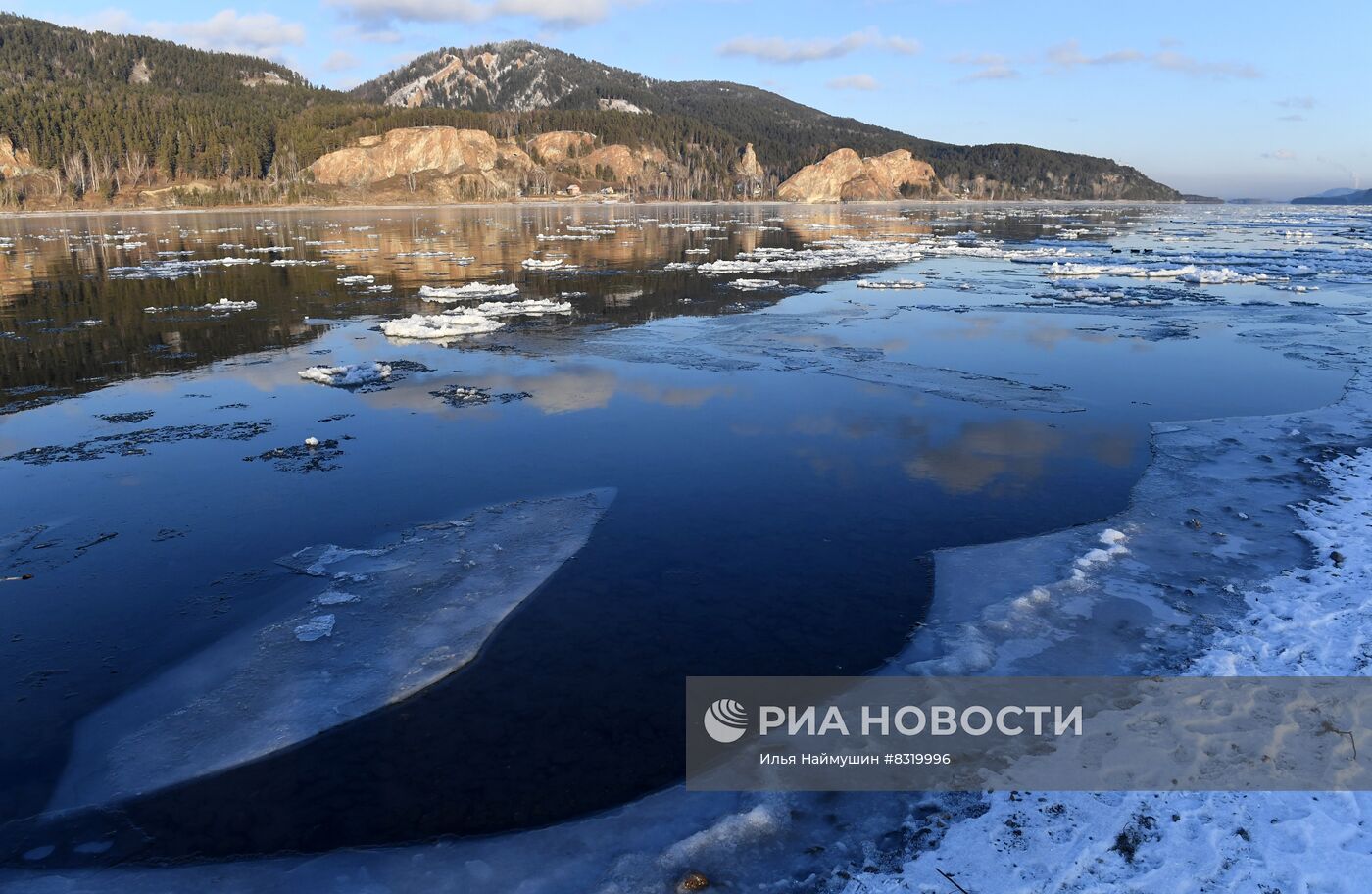 Ледоход на реке Мана в Красноярском крае