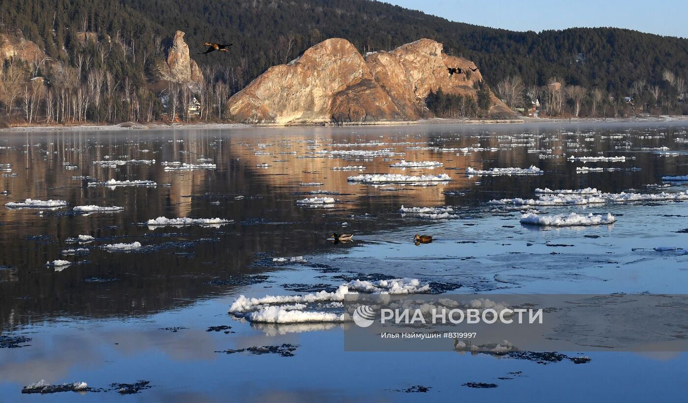 Ледоход на реке Мана в Красноярском крае