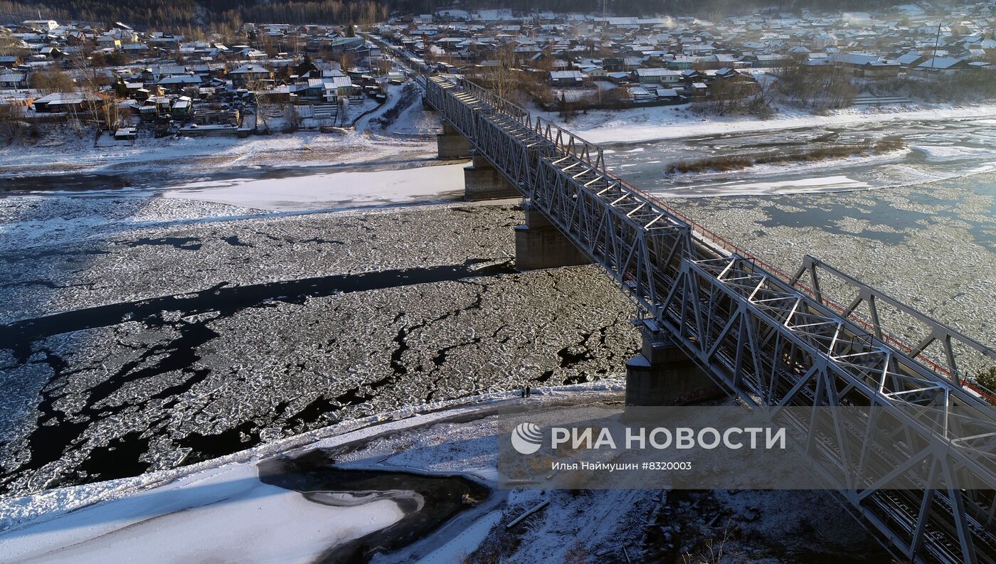 Ледоход на реке Мана в Красноярском крае