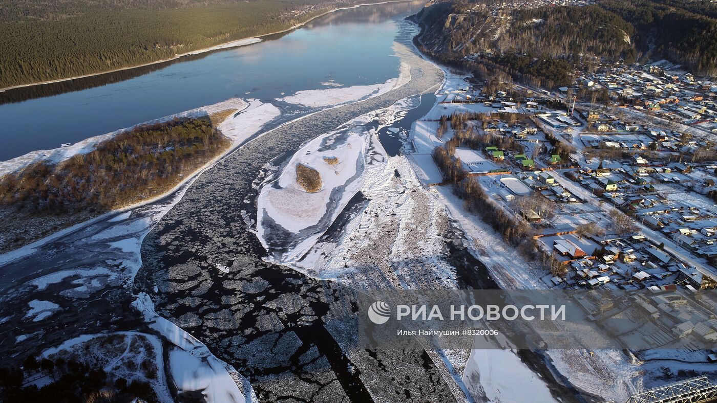 Ледоход на реке Мана в Красноярском крае