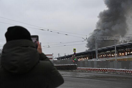 Пожар в районе Комсомольской площади в Москве 