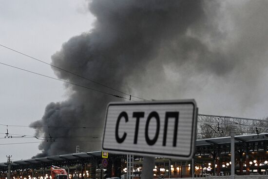 Пожар в районе Комсомольской площади в Москве 