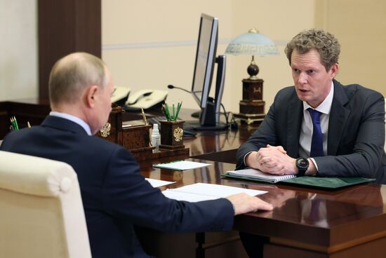 Президент РФ В. Путин встретился с руководителем ФНС Д. Егоровым