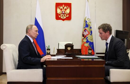 Президент РФ В. Путин встретился с руководителем ФНС Д. Егоровым