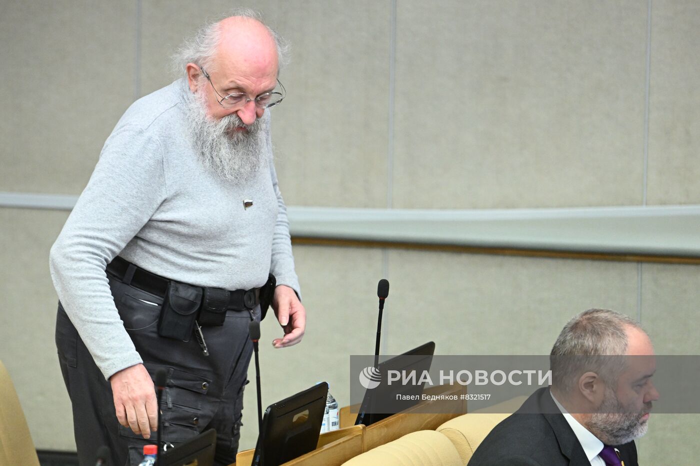 Член комитета Госдумы РФ по просвещению Анатолий Вассерман (слева) на пленарном заседании Государственной Думы РФ. Место: Россия, Москва. Автор: Павел Бедняков/РИА Новости. Пленарное заседание Госдумы РФ