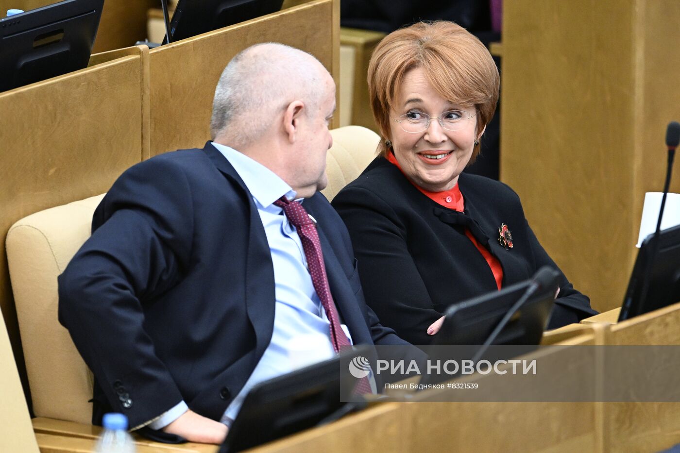 Член комитета по бюджету и налогам Оксана Дмитриева на пленарном заседании Государственной Думы РФ. Место: Россия, Москва. Автор: Павел Бедняков/РИА Новости. Пленарное заседание Госдумы РФ