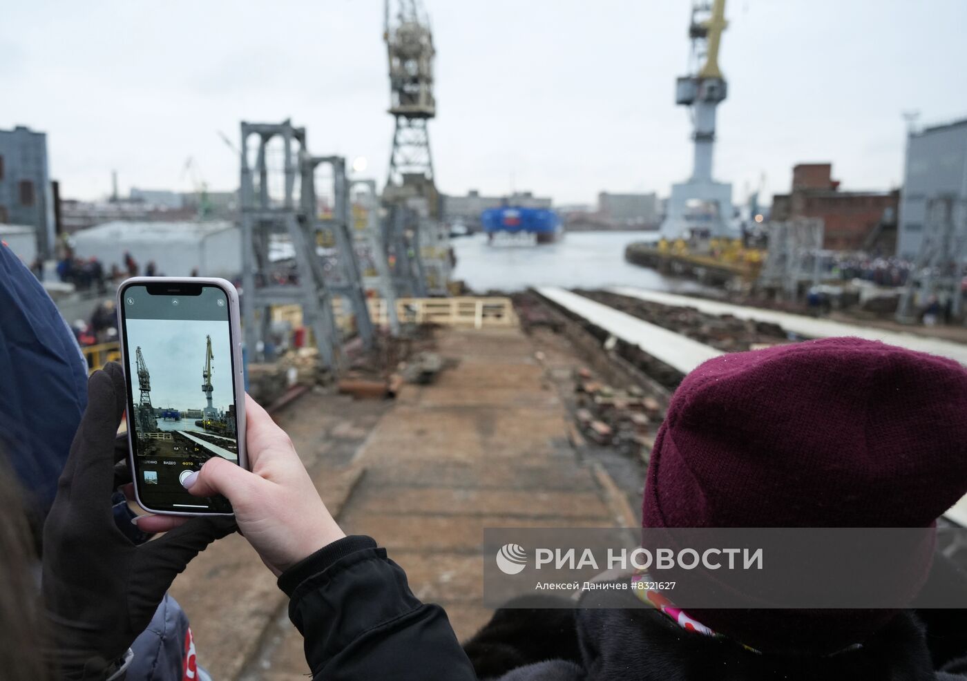 Спуск на воду ледокола "Якутия"