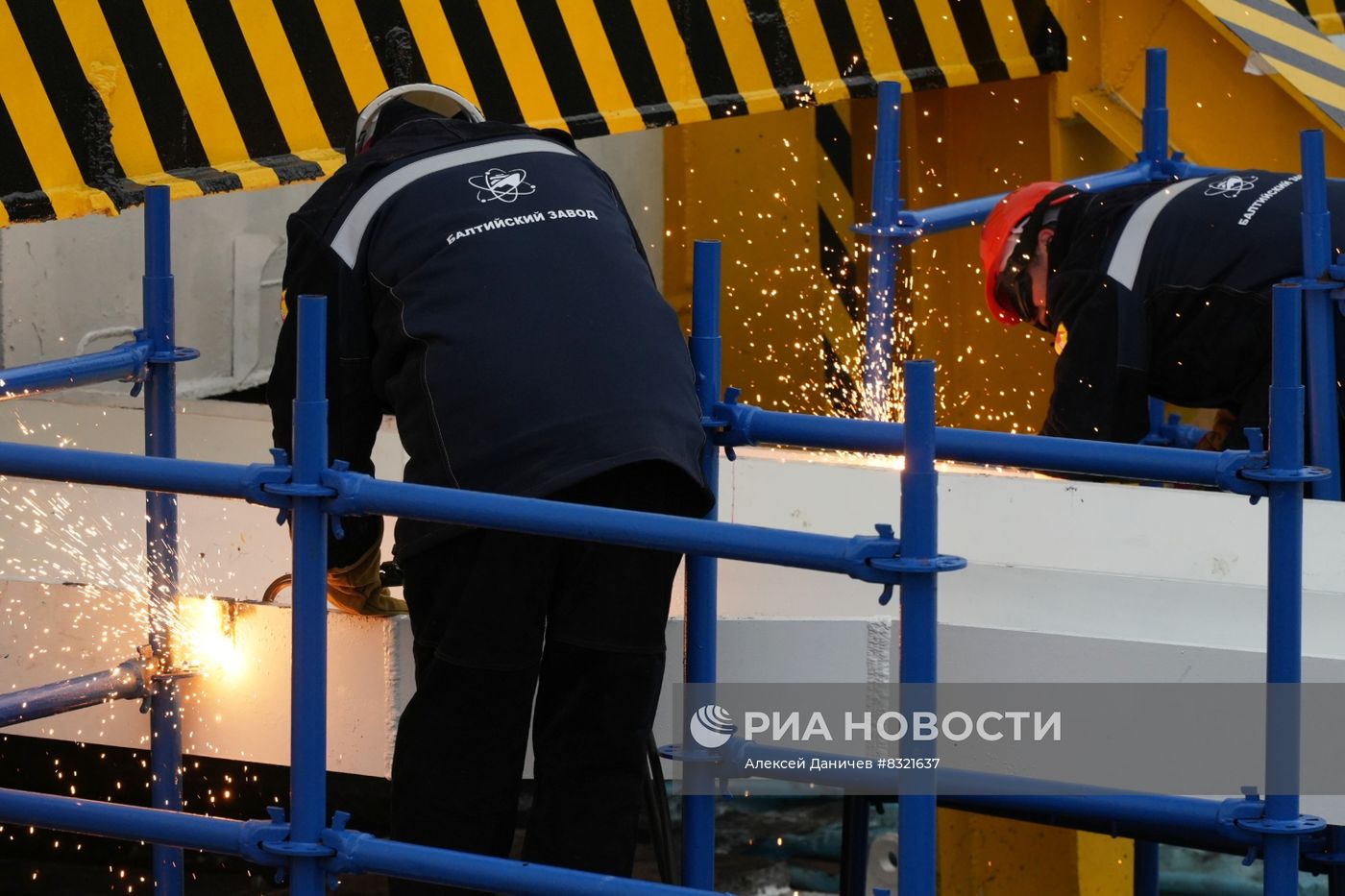 Спуск на воду ледокола "Якутия"