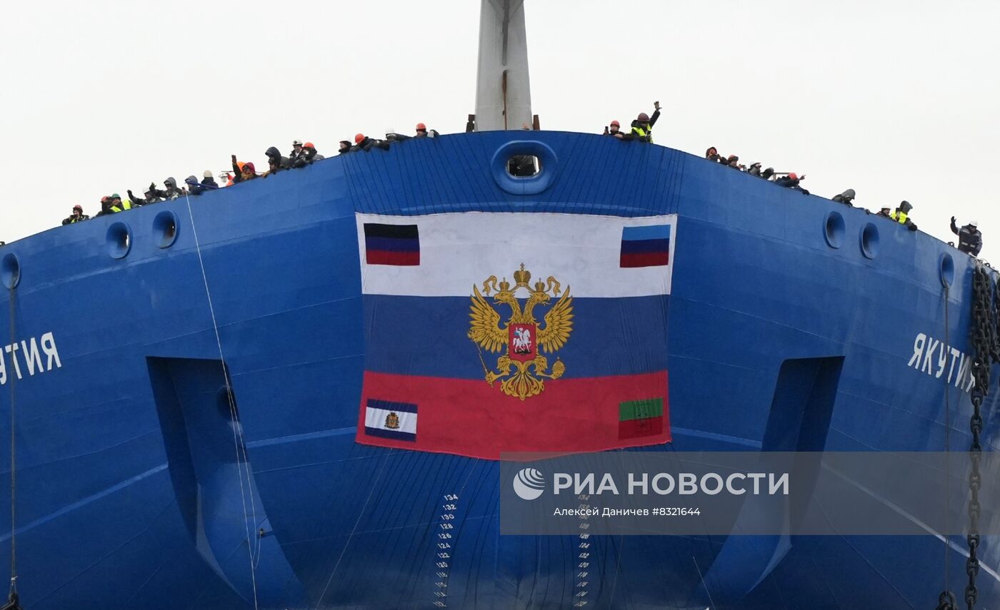 Спуск на воду ледокола "Якутия"