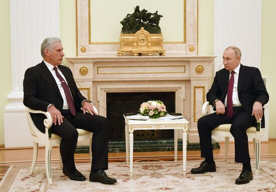 Президент РФ В. Путин провел переговоры с президентом Кубы М. Диас-Канелем