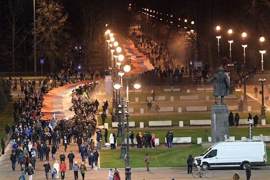 600-метровый сербско-российский флаг развернули в Санкт-Петербурге