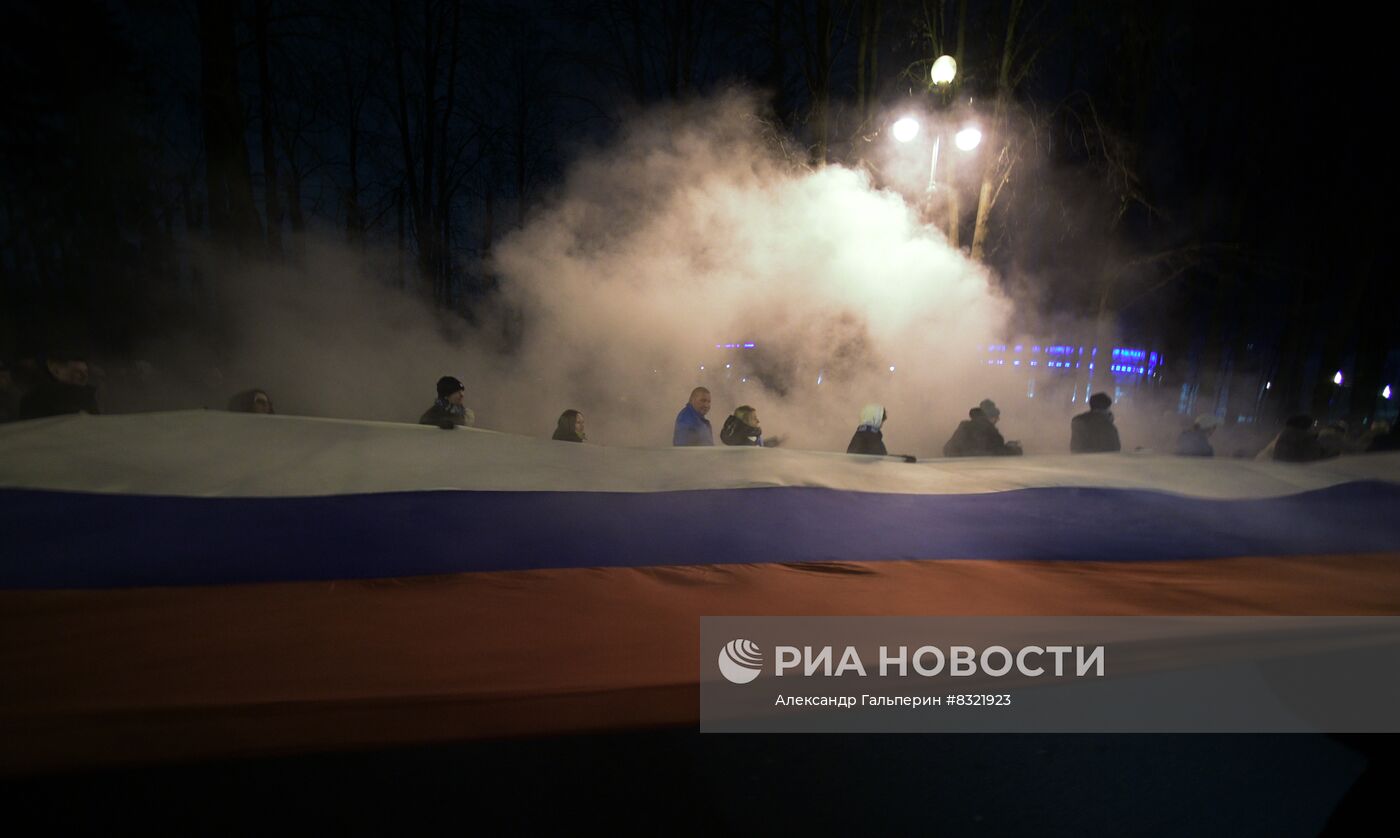 600-метровый сербско-российский флаг развернули в Санкт-Петербурге