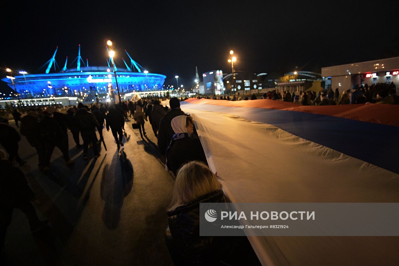 600-метровый сербско-российский флаг развернули в Санкт-Петербурге