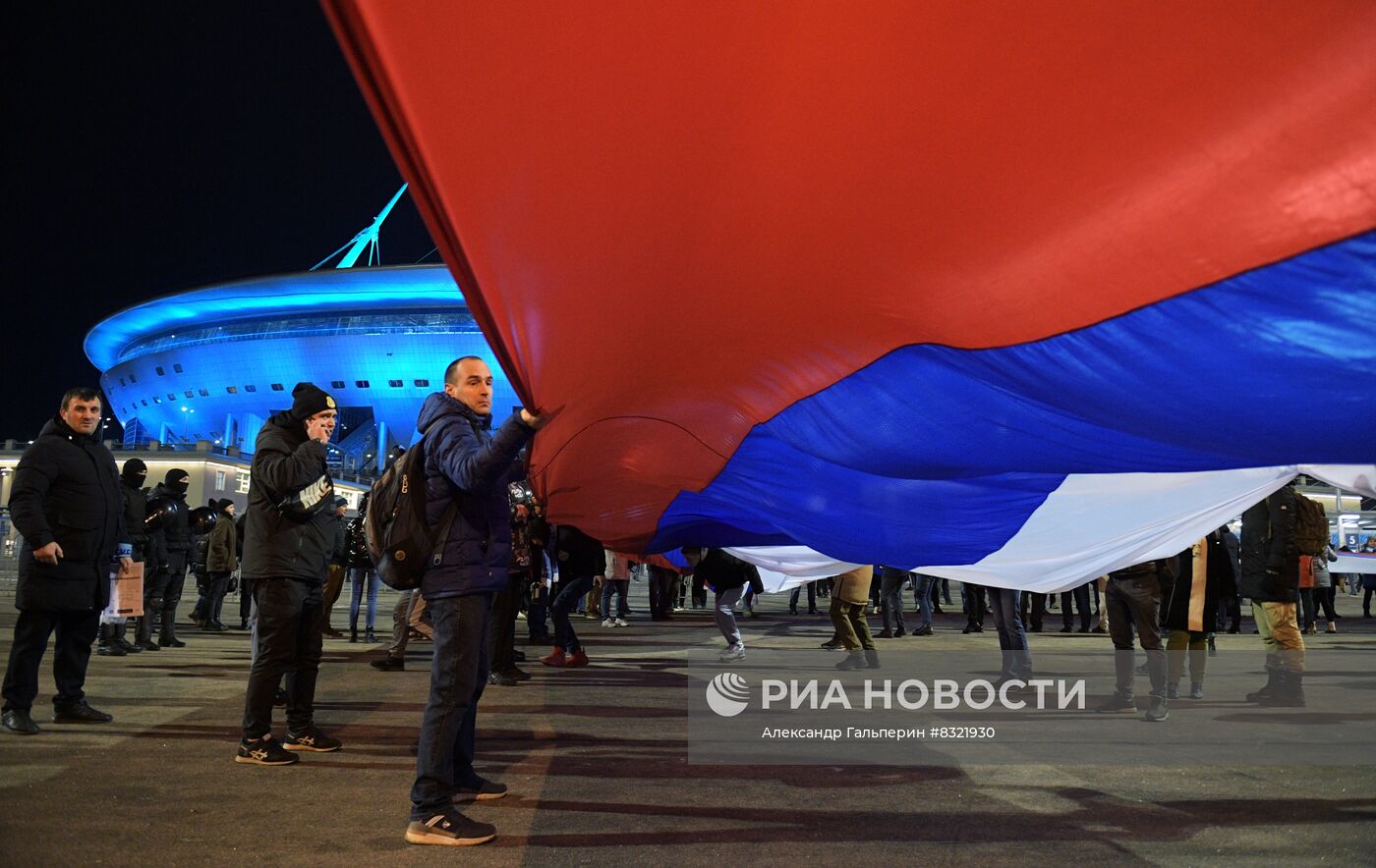 600-метровый сербско-российский флаг развернули в Санкт-Петербурге