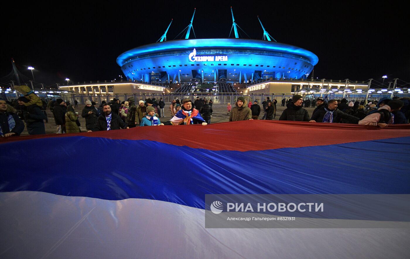 600-метровый сербско-российский флаг развернули в Санкт-Петербурге