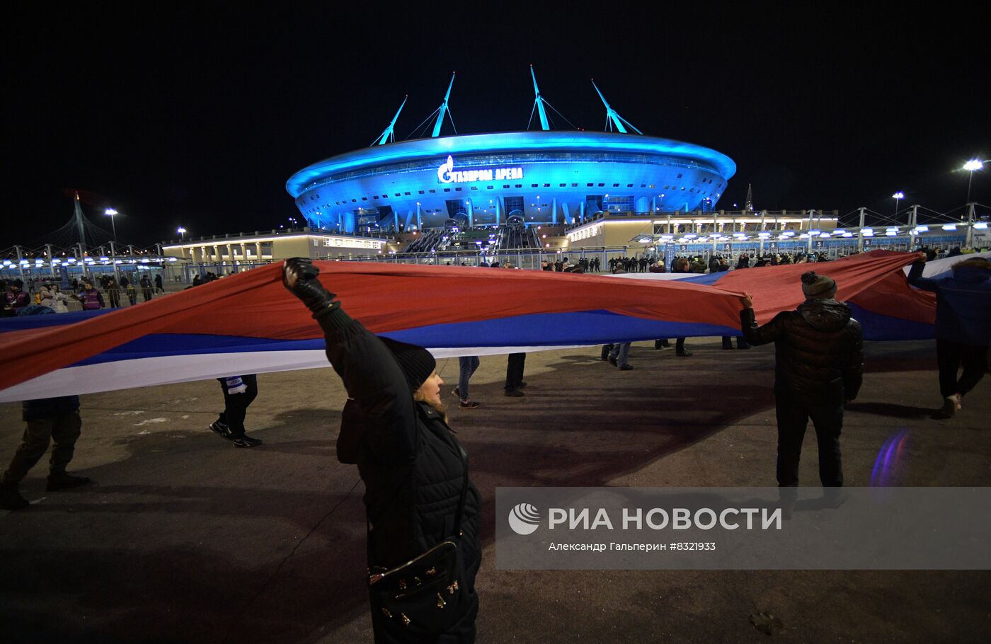 600-метровый сербско-российский флаг развернули в Санкт-Петербурге