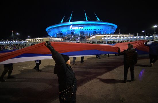 600-метровый сербско-российский флаг развернули в Санкт-Петербурге