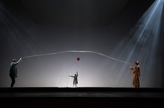 Спектакль "Нежданно-негаданно" в МХАТ им. М. Горького