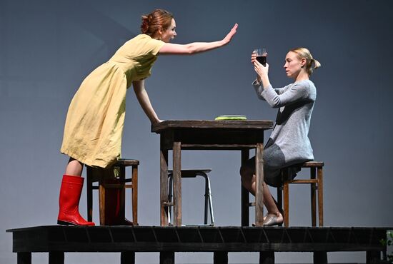 Спектакль "Нежданно-негаданно" в МХАТ им. М. Горького