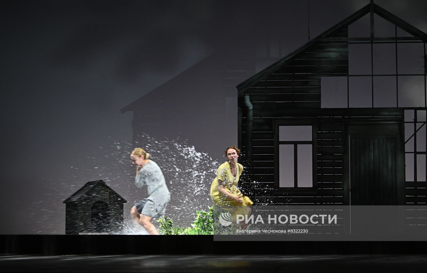 Спектакль "Нежданно-негаданно" в МХАТ им. М. Горького