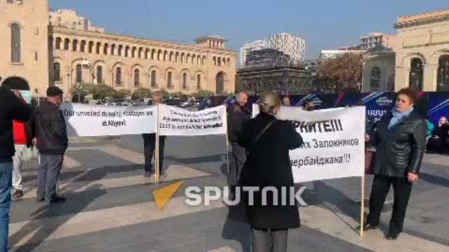 Акция за родное за свое. Визит Путина в Ереван. Плакат в Армении с Путиным.