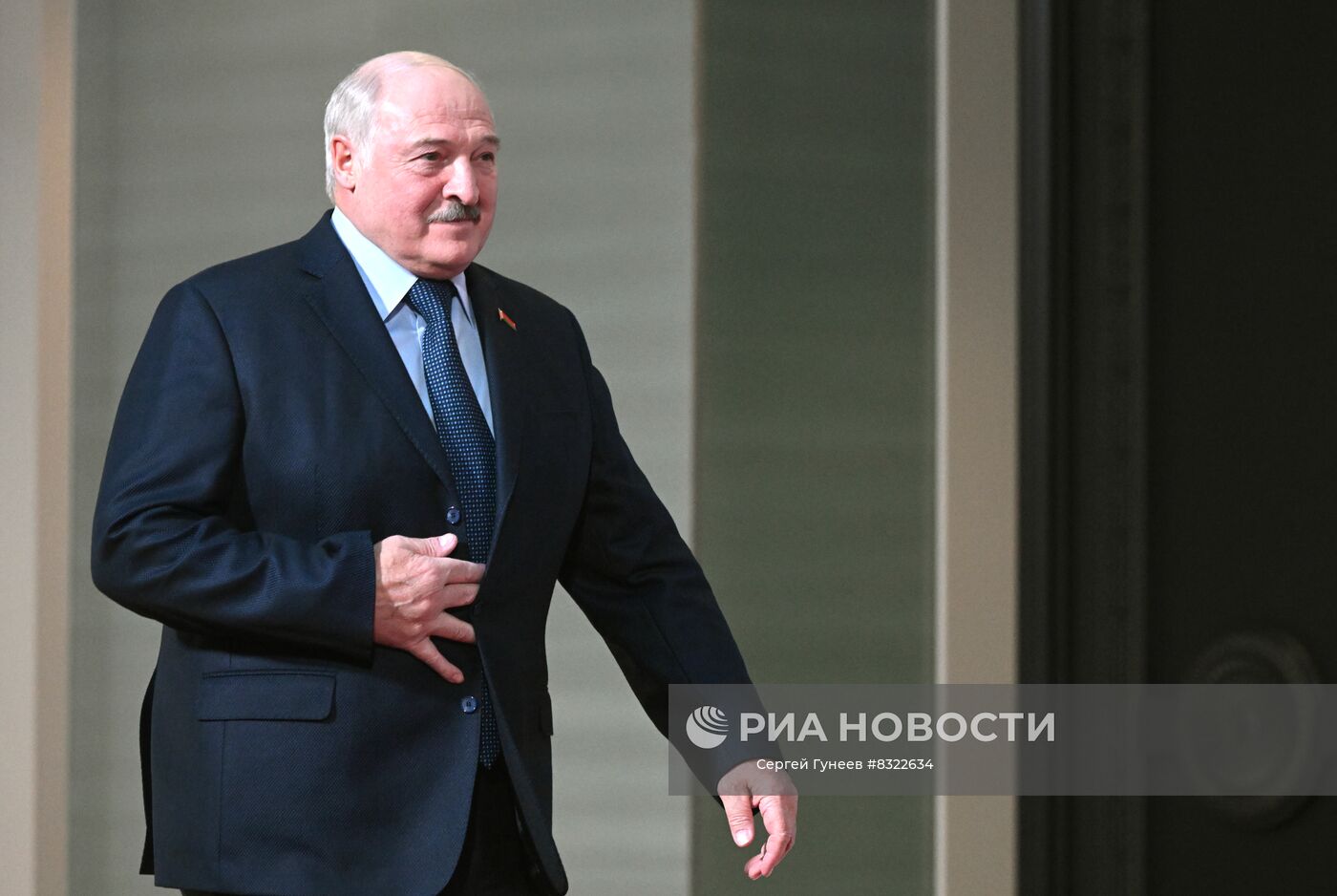 23 ноября 2022. Президент Белоруссии Александр Лукашенко перед началом очередной сессии Совета коллективной безопасности Организации Договора о коллективной безопасности (ОДКБ) в Ереване. Место: Армения, Ереван. Автор: Сергей Гунеев/РИА Новости. Президент РФ В. Путин принял участие в сессии Совета коллективной безопасности ОДКБ