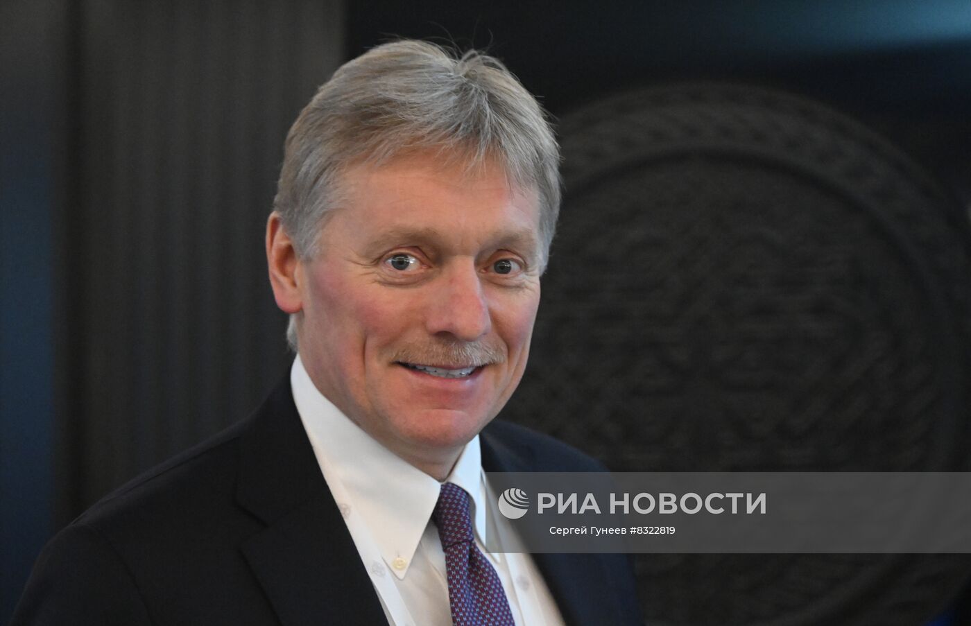 23 ноября 2022. Заместитель руководителя администрации президента, пресс-секретарь президента РФ Дмитрий Песков перед началом очередной сессии Совета коллективной безопасности Организации Договора о коллективной безопасности (ОДКБ) в Ереване. Место: Армения, Ереван. Автор: Сергей Гунеев/РИА Новости. Президент РФ В. Путин принял участие в сессии Совета коллективной безопасности ОДКБ