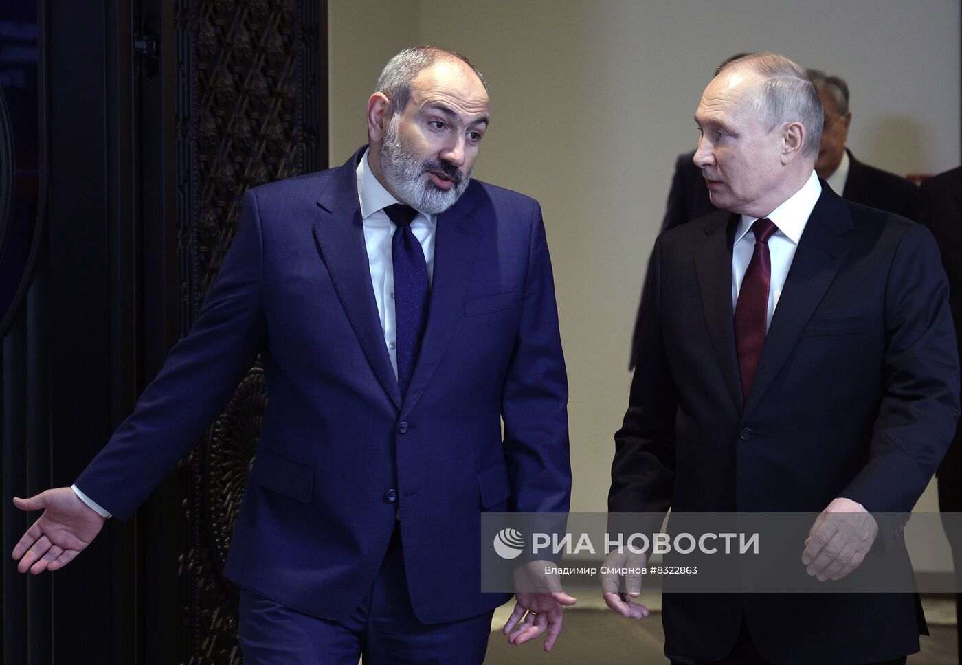 23 ноября 2022. 23 ноября 2022. Президент РФ Владимир Путин и премьер-министр Армении Никол Пашинян (слева) после очередной сессии Совета коллективной безопасности Организации Договора о коллективной безопасности (ОДКБ) в Ереване. Место: Армения, Ереван. Автор: Владимир Смирнов/РИА Новости. Президент РФ В. Путин принял участие в сессии Совета коллективной безопасности ОДКБ