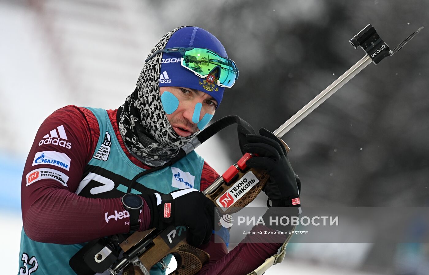 Александр Логинов (Россия) на пристрелке перед спринтерской гонкой 10 км среди мужчин на Кубке России по биатлону в Ханты-Мансийске. Место: Россия, Ханты-Мансийск. Автор: Алексей Филиппов/РИА Новости. Биатлон. Кубок России. Мужчины. Спринт