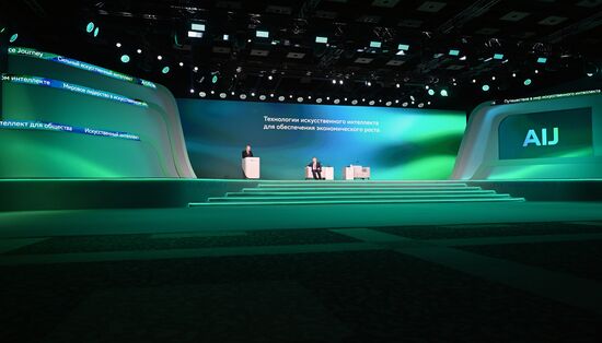 Президент РФ В. Путин принял участие в международной конференции "Путешествие в мир искусственного интеллекта"