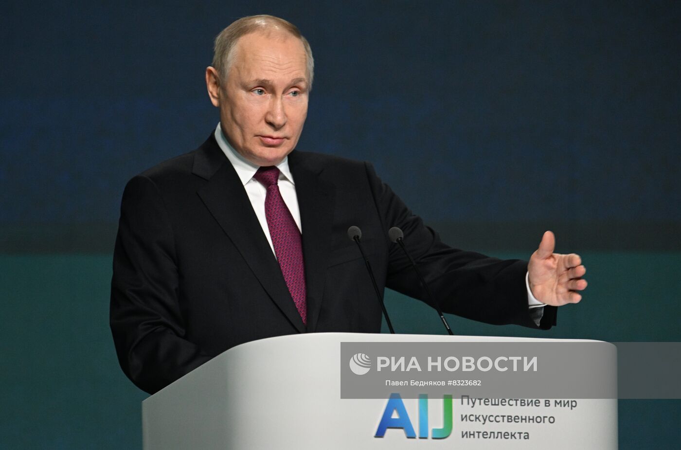 24 ноября 2022. Президент РФ Владимир Путин выступает на международной конференции "Путешествие в мир искусственного интеллекта". Сбербанк проводит международную конференцию по искусственному интеллекту Artificial Intelligence Journey в Москве. Место: Россия, Москва. Автор: Павел Бедняков/РИА Новости. Президент РФ В. Путин принял участие в международной конференции "Путешествие в мир искусственного интеллекта"