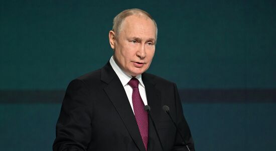 Президент РФ В. Путин принял участие в международной конференции "Путешествие в мир искусственного интеллекта"