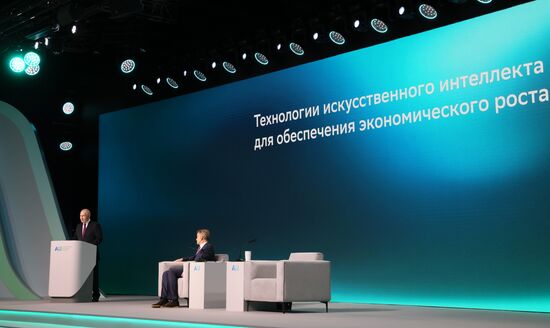 Президент РФ В. Путин принял участие в международной конференции "Путешествие в мир искусственного интеллекта"