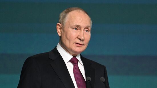 Президент РФ В. Путин принял участие в международной конференции "Путешествие в мир искусственного интеллекта"