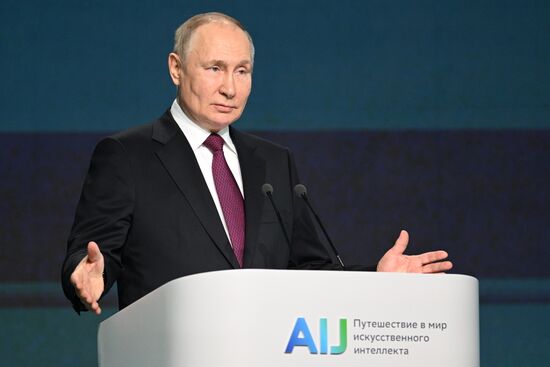 Президент РФ В. Путин принял участие в международной конференции "Путешествие в мир искусственного интеллекта"