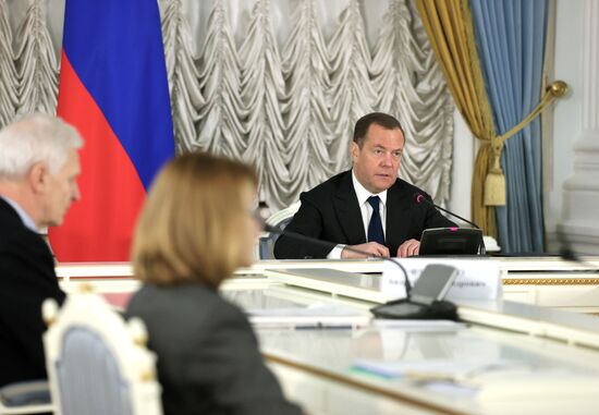 Зампред Совбеза РФ Д. Медведев провел заседание президиума Совета по науке и образованию