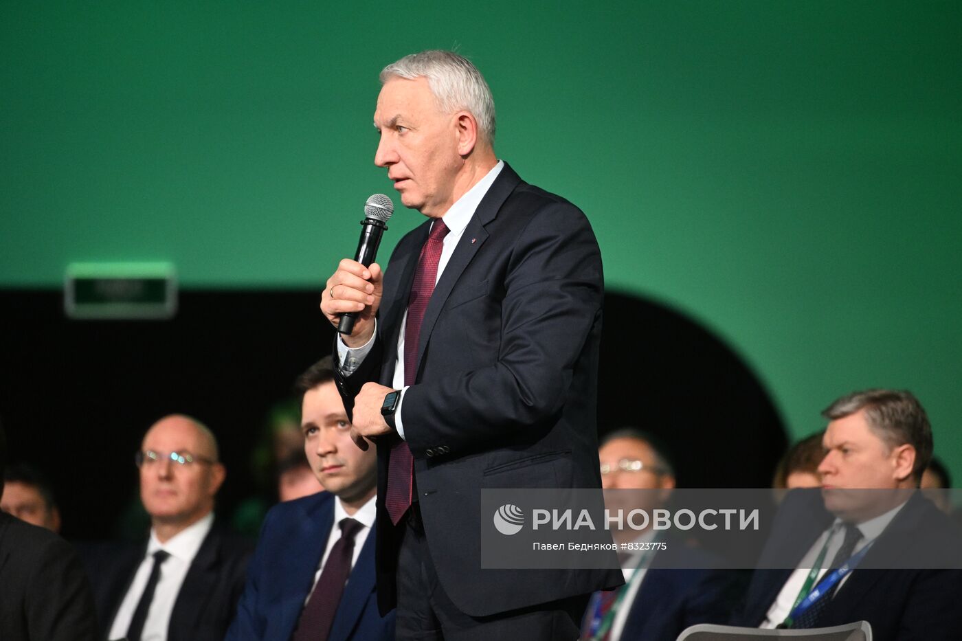 Президент РФ В. Путин принял участие в международной конференции "Путешествие в мир искусственного интеллекта"