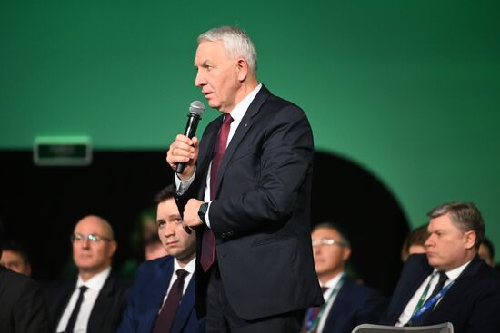 Президент РФ В. Путин принял участие в международной конференции "Путешествие в мир искусственного интеллекта"