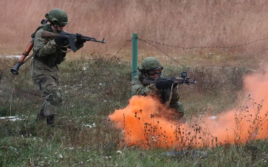 Прохождение психологической полосы морскими пехотинцами в Калининграде