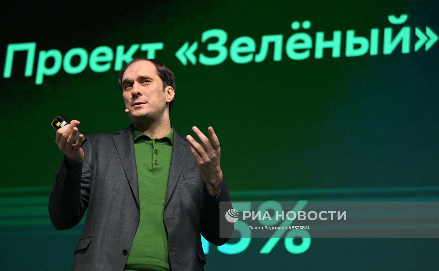 24 ноября 2022. Доктор математических наук, профессор "Сколтеха" Иван Оселедец выступает на международной конференции "Путешествие в мир искусственного интеллекта". Сбербанк проводит международную конференцию по искусственному интеллекту Artificial Intelligence Journey в Москве. Место: Россия, Москва. Автор: Павел Бедняков/РИА Новости. Президент РФ В. Путин принял участие в международной конференции "Путешествие в мир искусственного интеллекта"