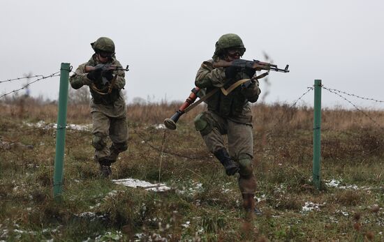Прохождение психологической полосы морскими пехотинцами в Калининграде