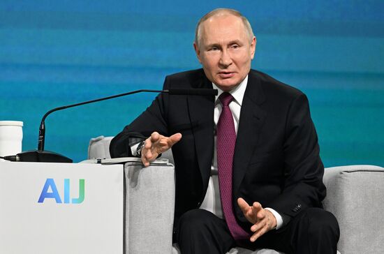 Президент РФ В. Путин принял участие в международной конференции "Путешествие в мир искусственного интеллекта"