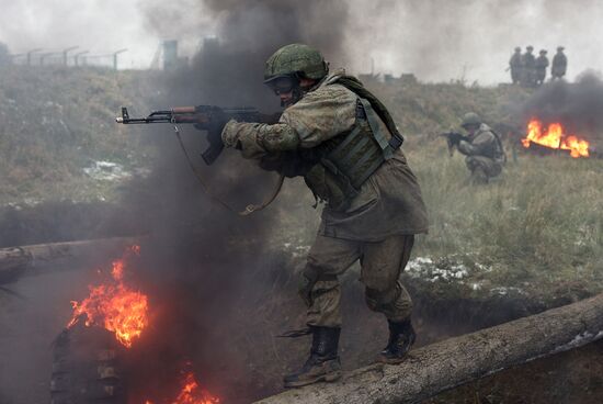Прохождение психологической полосы морскими пехотинцами в Калининграде