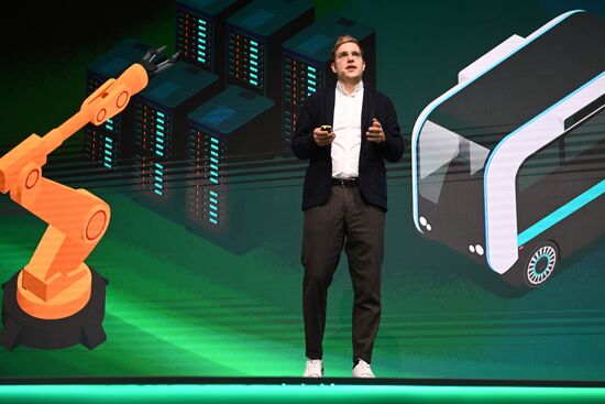 Президент РФ В. Путин принял участие в международной конференции "Путешествие в мир искусственного интеллекта"