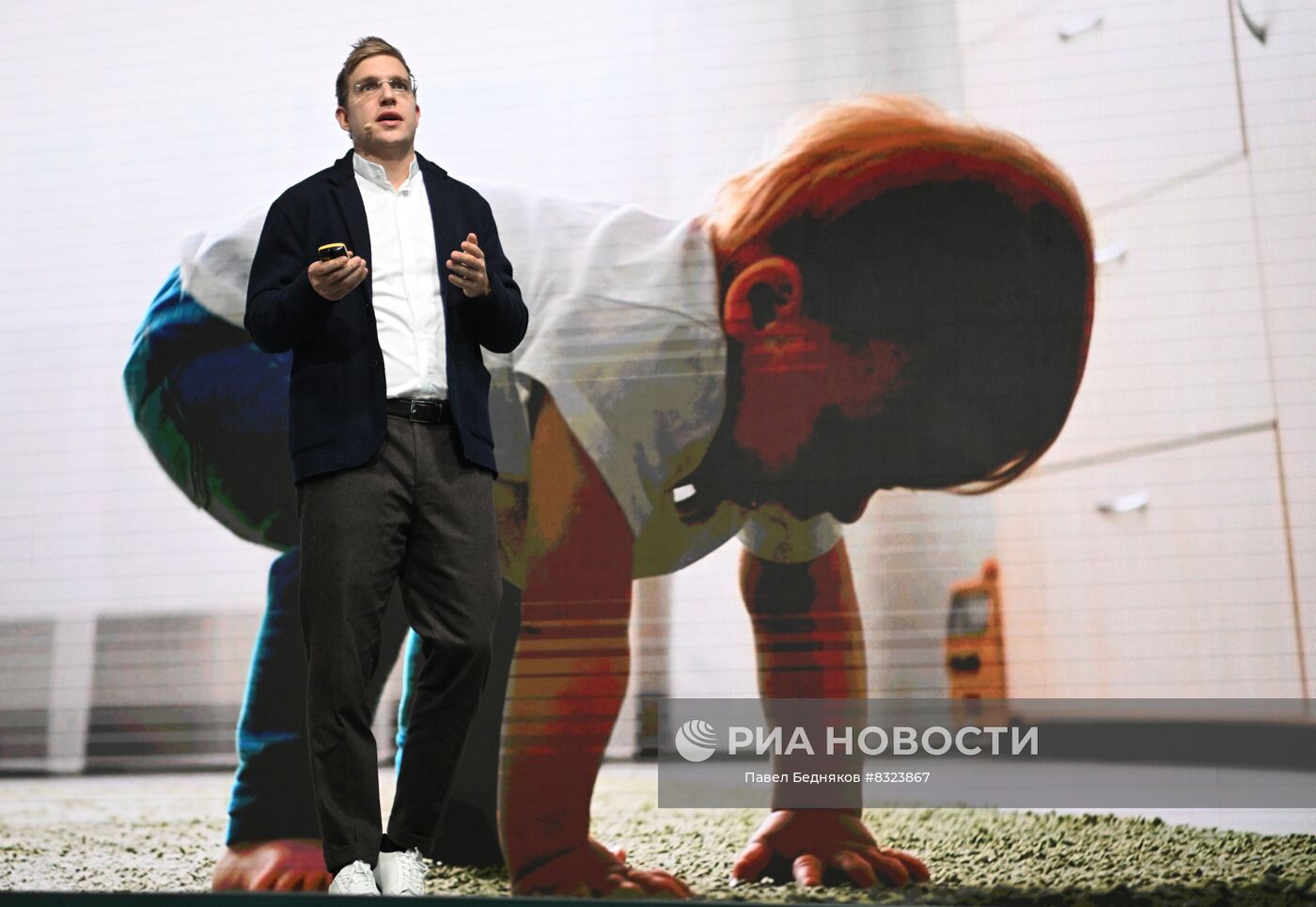 24 ноября 2022. Заведующий международной лаборатории стохастических алгоритмов и анализа многомерных данных Национального исследовательского университета Высшая школа экономики (ВШЭ) Алексей Наумов выступает на международной конференции "Путешествие в мир искусственного интеллекта". Сбербанк проводит международную конференцию по искусственному интеллекту Artificial Intelligence Journey в Москве. Место: Россия, Москва. Автор: Павел Бедняков/РИА Новости. Президент РФ В. Путин принял участие в международной конференции "Путешествие в мир искусственного интеллекта"
